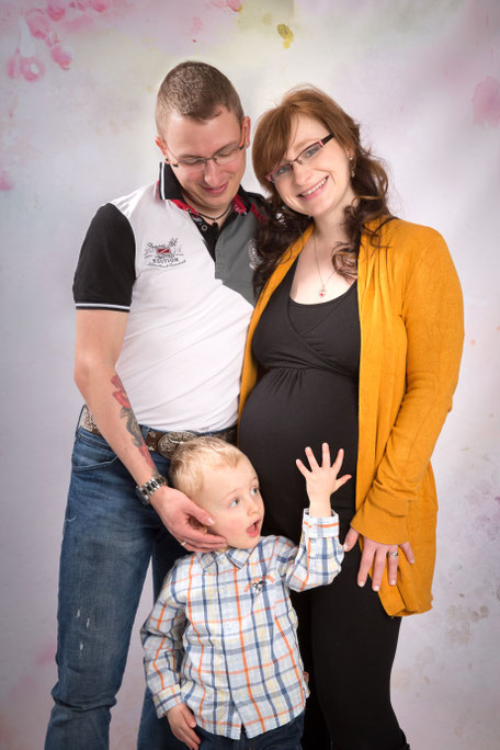 Babybauchfotos in Dresden, Fotograf Dresden, Fotostudio Dresden, Familienfotos Dresden, Babyfotos Dresden, Schwangerschaftsfotos Dresden, Fotografin in Dresden mit Fotostudio, Babybauchshooting, Babybauch Shootingkleider Dresden