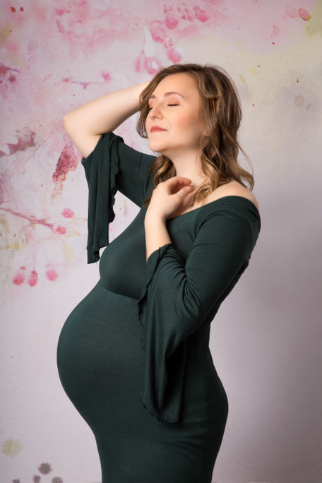 Babybauchfotos Dresden, Schwangerschaftsfotos Dresden, Fotograf Dresden, Fotostudio Dresden, Babyfotos Dresden, Fotoshooting mit Babybauch in Dresden, Babybauch Shootingkleid Dresden
