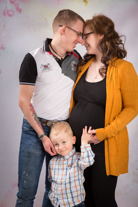 Babybauchfotos in Dresden, Fotograf Dresden, Fotostudio Dresden, Familienfotos Dresden, Babyfotos Dresden, Schwangerschaftsfotos Dresden, Fotografin in Dresden mit Fotostudio, Babybauchshooting, Babybauch Shootingkleider Dresden