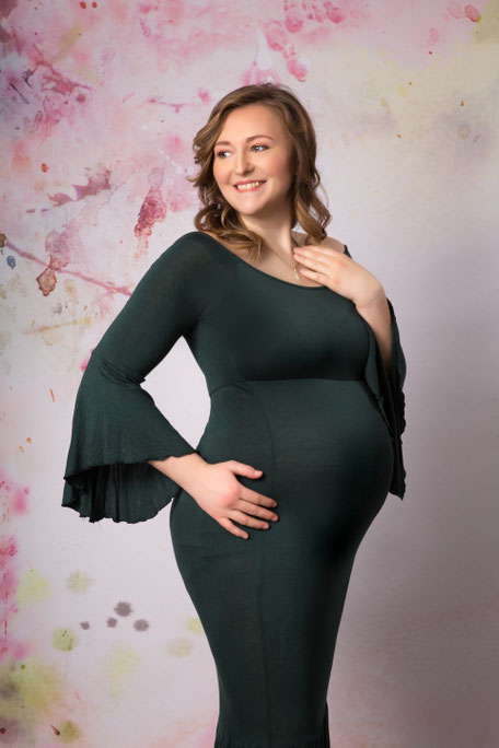 Babybauchfotos Dresden, Schwangerschaftsfotos Dresden, Fotograf Dresden, Fotostudio Dresden, Babyfotos Dresden, Fotoshooting mit Babybauch in Dresden, Babybauch Shootingkleid Dresden