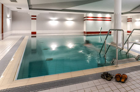 Schwimmbad / Bewegungsbad für hydrotherapeutische Anwendungen und Wassergymnastik