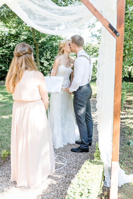 Die Freie Trauung in Osnabrück, holt Euch Hochzeitsinspirationen für die Hochzeitsplanung auf www.philosophylove.de Freie Trauungen und Hochzeitsreden in Osnabrück, Hamburg und Düsseldorf, Haus Marck Mecklenburger Land