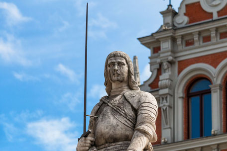 heiliger-roland-figur-schwarzhaeupterhaus