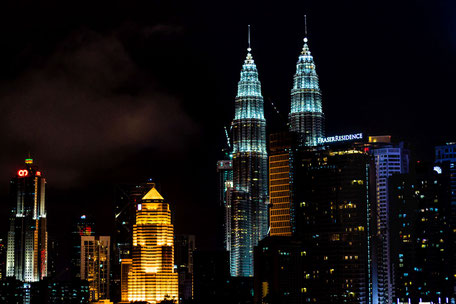 petronas-twin-towers-bei-nacht