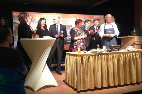 Journalist und Radiokoch Helmut Gote mit Show-Cooking auf der Bühne beim Tourismustag 2017 in Templin