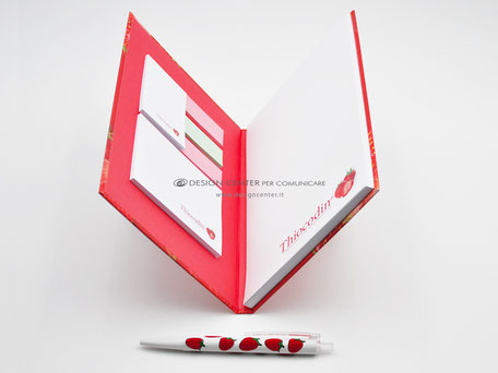 Notes con interni con post-it e segnalibro personalizzati e blocco notes A5