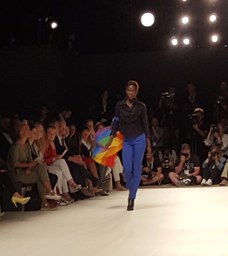 Bild: Statement von Anja Gockel auf der Fashion Week 2016 in Berlin
