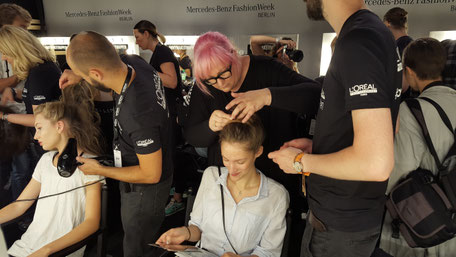 Bild: Styling der Models Backstage Fashion Week Berlin