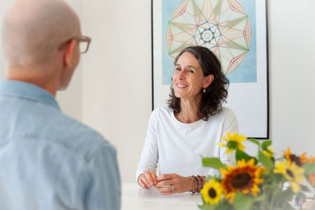 Simone Scheuner begleitet Coachee im Vantage Boost Coaching 1:1 – Neurosensitivität, Biberstein (Aarau). Termin online buchen.