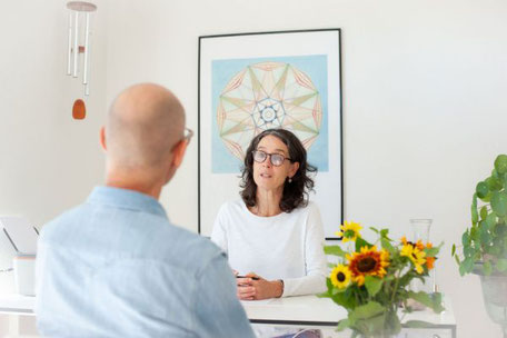 Simone Scheuner begleitet Coachee im Vantage Boost SPEZIAL Coaching 1:1 – Neurosensitivität, Biberstein (Aarau). Termin online buchen.