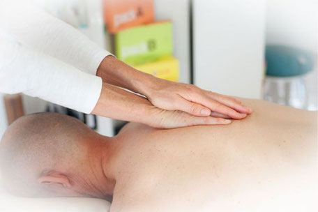 Klassische Massage, Energetische Rückenmassage in Praxis Simone Scheuner in Biberstein (b. Aarau)