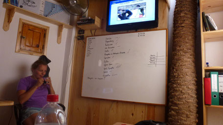 während des Unterrichtes. Padi-Video gucken mit Marlies...