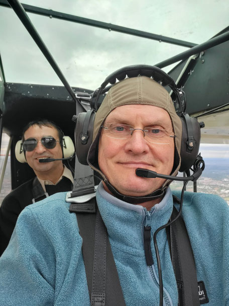 Robert Bechtloff und sein Co-Pilot Henrik Wächter in der Husky-Maschine.