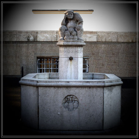 Brunnen vor dem Neptunbad in Ehrenfeld