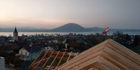 Einfamilienhaus am Attersee - Foto von Dachstuhl bis zum See