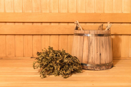 Sauna Ritual in Finnland: Vihta mit Birke, Eiche oder Linde