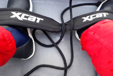 XCAT-Segeln mit Fußgurten zum Ausreiten übers Wasser