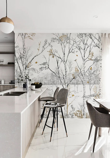 Dans la cuisine, un décor mural Isidore Leroy, panoramique nature et forêt, en noir et blanc, s'intègre harmonieusement dans le style contemporain pour une déco murale originale.