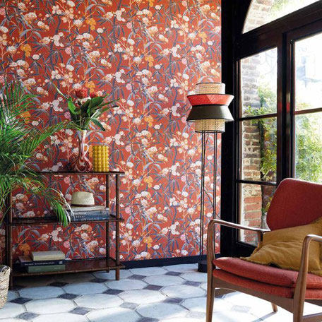 Papier peint nature pour salon, couleur terracota, pour une décoration murale de style bohème. 