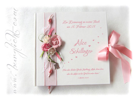 Taufbuch, Hardcover-Bucheinband individuell bedruckt und foliert, Wunsch-Accessoires: diverse Bänder, Kunststoffperlen, Anhänger Engel betend, Papierrosen, Schleifenverschluss; Farbkombination: naturweiß, rosa, grün, silberfarben.