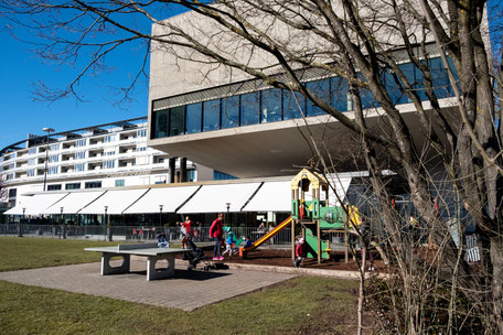 Restaurant Gemelli Terrasse mit Spielplatz