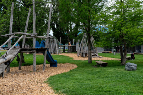 origineller Holzspielplatz