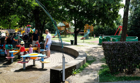 Spielzug auf dem Spielplatz