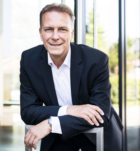 Ich bin Ihr Verkaufstrainer Thomas Pelzl für Vertriebsschulungen, Vertriebsseminare, Telefontraining, Kundenakquise sowie Messetraining
