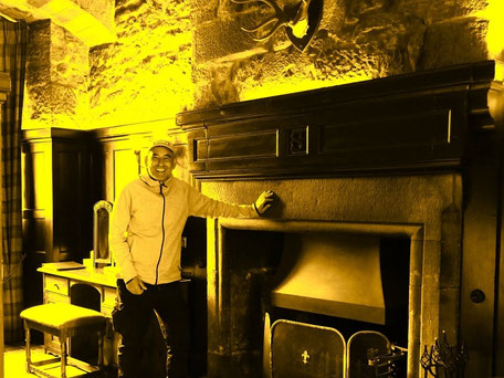 Schottland Spukschloss Unterkunft: "Mann mit sonderbarem Gesicht, dicken Strümpfen und grauen Hosen"...