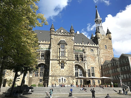 Aachen Sehenswürdigkeiten 1 Tag: Rathaus Südseite mit Granusturrm