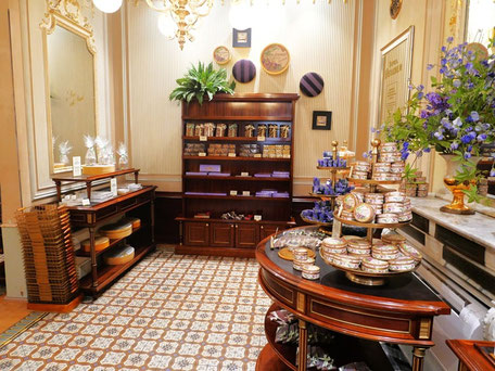 Beste Wien Kaffeehäuser: Veilchen Spezialitäten im Demel