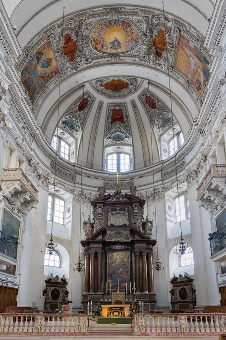Mozart in Salzburg: Sehenswürdigkeiten & Orte: Dom Innenansicht