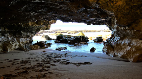 Algarve Strände Tipps: Höhle an der Praia da Coelha