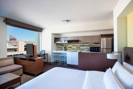 Boston Hotel Tipps: Apartment mit Küchenzeile © Element Boston Seaport District