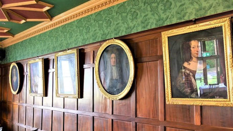 Schottland Castle Unterkunft: Ahnengalerie im Restaurant