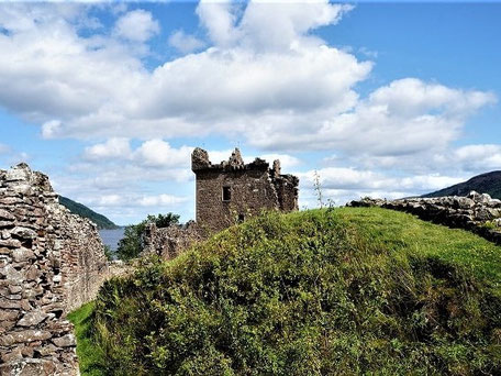 Loch Ness Infos: Ruine der mittelalterlichen Burg