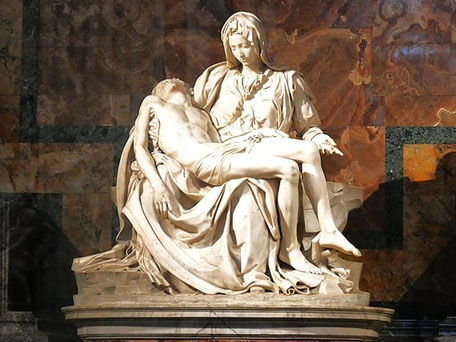 Tipps Vatikan Besuchen: Michelangelos Pietà im Petersdom