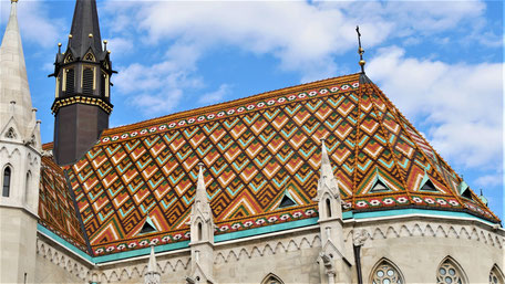 Budapest Reisetipps: Mosaikdach der Matthiaskirche