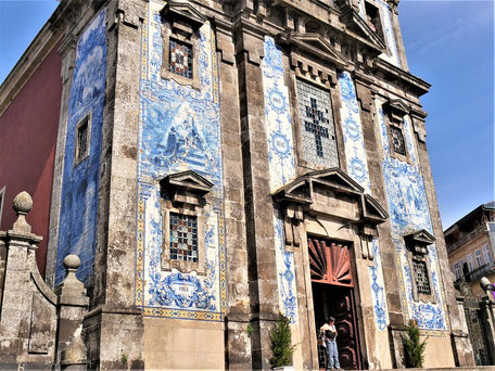 Azulejos Porto Geheimtipps: Geöffnetes Gitter von 10 bis 18.45h