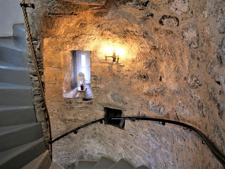 Schottland Castle Unterkunft: Über die Wendeltreppe ins Turmzimmer