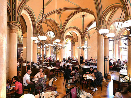 Beste Wien Kaffeehäuser: Prachtvolles, neugotisches Interieur