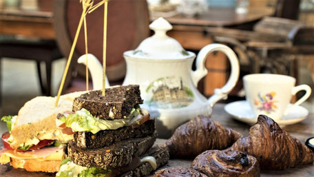 Melbourne Reisetipps: High Tea mit Scones und Sandwich