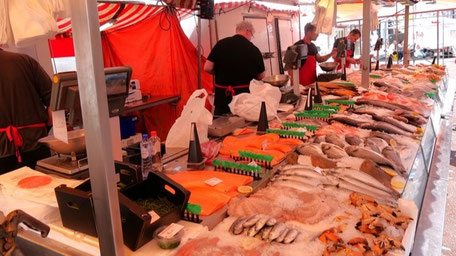 Amsterdam Geheimtipps essen: Frischer Fisch auf dem Albert Cuyp Markt