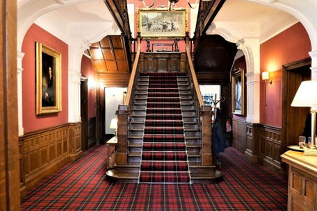 Schottland Castle Unterkunft: Karo Flair im Schlosshotel