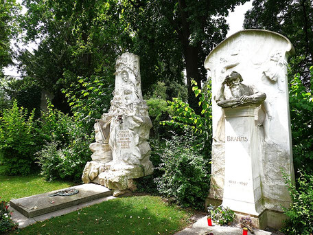Zentraler Friedhof Wien berühmte Gräber: Brahms und Strauß