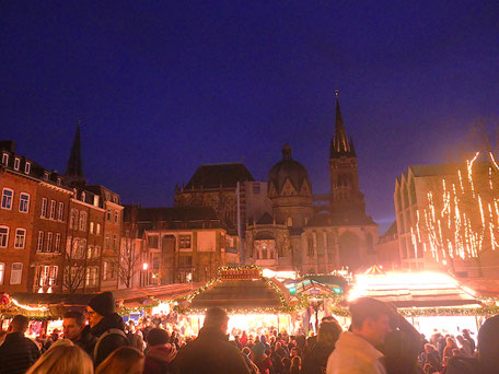 Aachen Sehenswürdigkeiten 1 Tag: Weihnachtsmarkt in historischer Kulisse