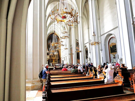 Sissi in Wien: Sehenswürdigkeiten & Orte: Augustinerkirche Innen