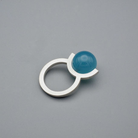 Ring mit Chalcedon 