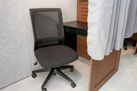 BE-CON六甲本店固定席 高さ150cm間仕切りの半個室デスク