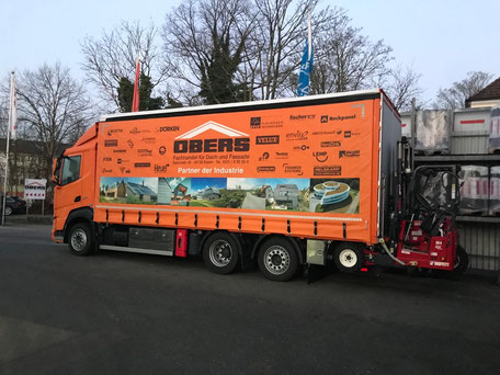 LKW zur Anlieferung für Dachdecker, Handwerker, Architekten und Bauherren.